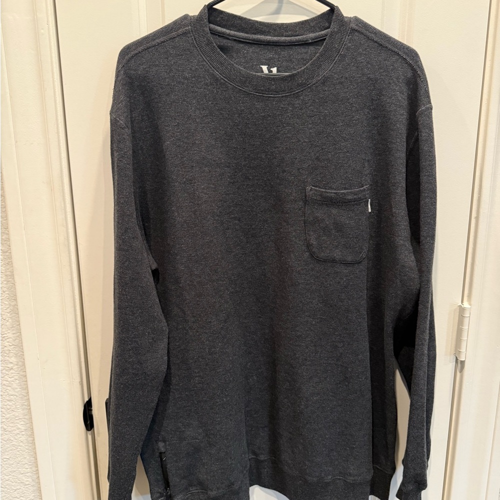 Vuori Charcoal Crew Neck Top in great condition.